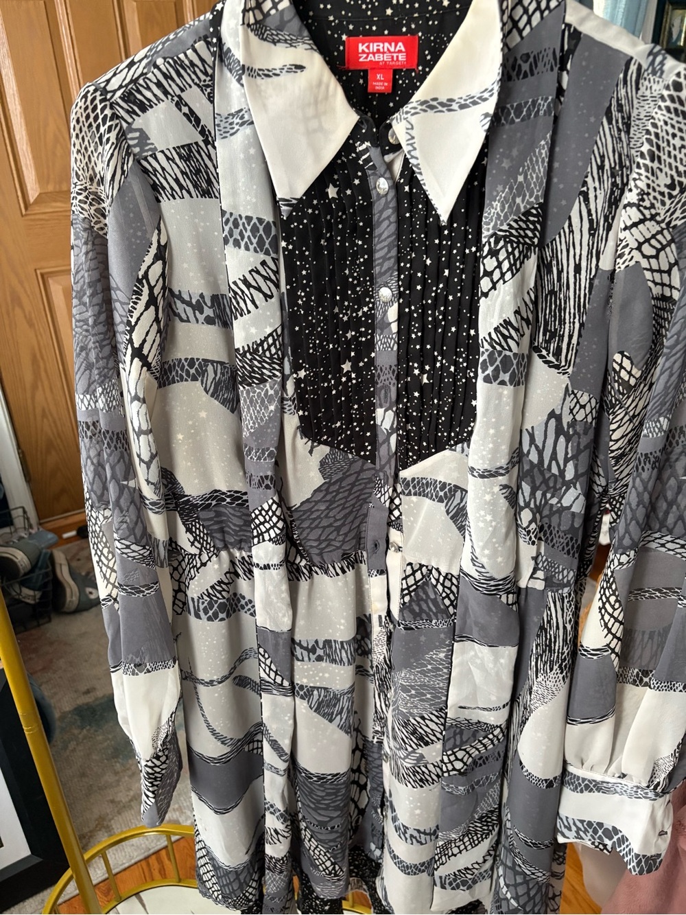 Kirna Zabete Black, Gray & White Abstract Pattern Button-Down Shirt